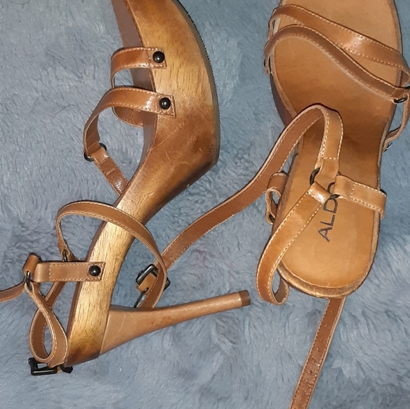 VINTAGE ALDO'S HIGH HEEL PUMPS - Picture 2 of 3